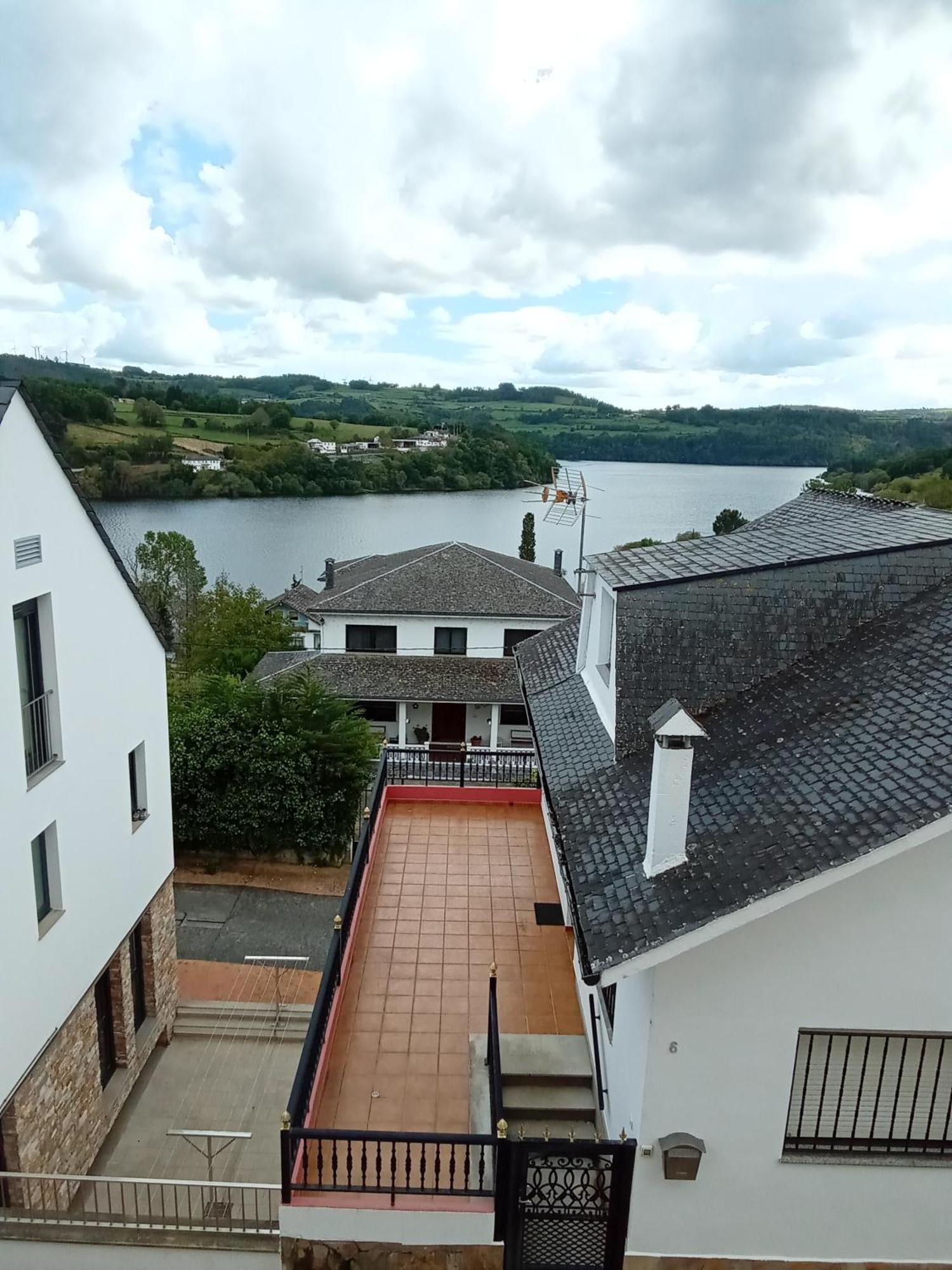 Pension Albergue Gonzar Portomarin Exterior photo